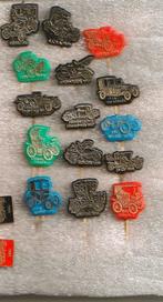 15 verschillende plastic oldtimer auto speldjes, Ophalen of Verzenden, Gebruikt, Overige onderwerpen, Speldje of Pin