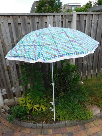 Vintage parasolletje, blauw met gekleurde figuren (oranje, g beschikbaar voor biedingen