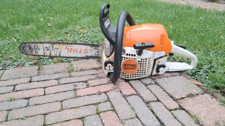 Stihl ms 251 kettingzaag + extra blad en kettingen, Tuin en Terras, Hand-tuingereedschap, Gebruikt, Overige soorten, Ophalen