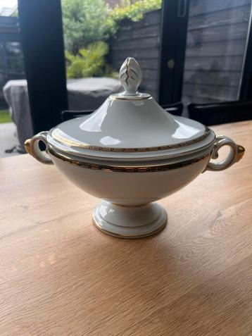 Antieke soepterrine te koop beschikbaar voor biedingen
