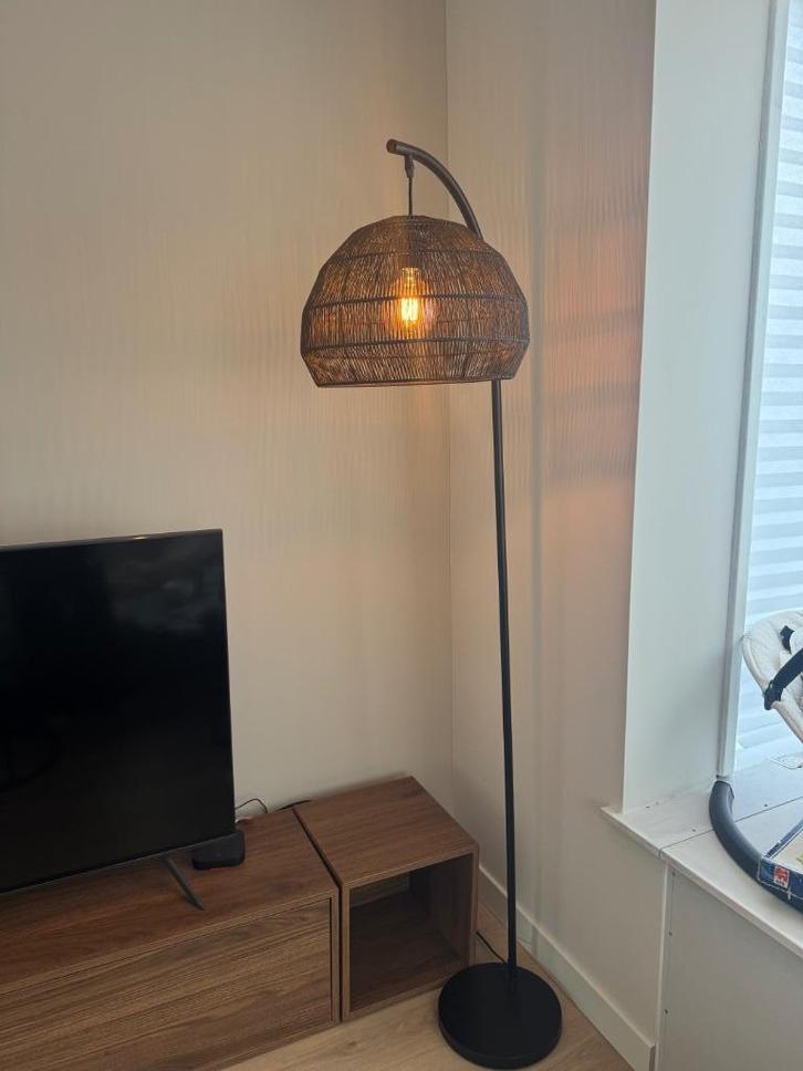 Zwarte vloerlamp, Huis en Inrichting, Lampen | Vloerlampen, Zo goed als nieuw, 150 tot 200 cm, Ophalen