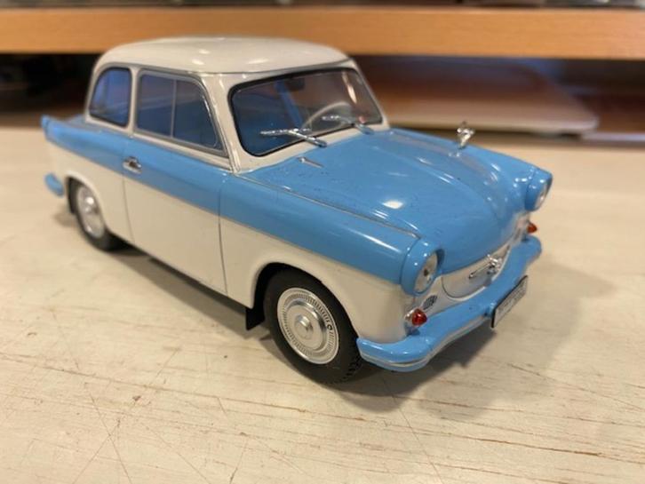 1:24 Trabant P50 1959 Whitebox Blauw/wit, Hobby en Vrije tijd, Modelauto's | 1:24, Gebruikt, Auto, Overige merken, Ophalen of Verzenden