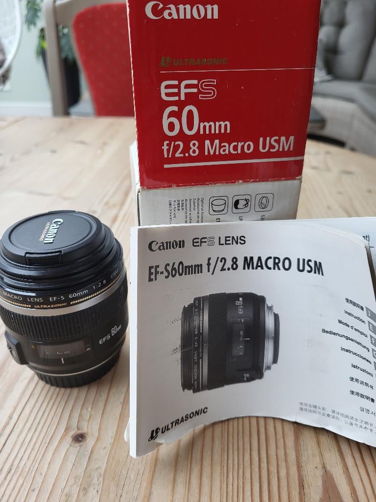 Canon EFS 60mm f/2.8 Macro USM, Audio, Tv en Foto, Fotografie | Lenzen en Objectieven, Ophalen, Zo goed als nieuw, Macrolens