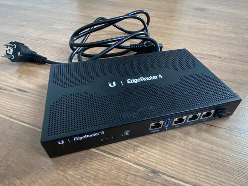 Ubiquiti EdgeRouter 4, Computers en Software, Routers en Modems, Zo goed als nieuw, Router, Ophalen of Verzenden