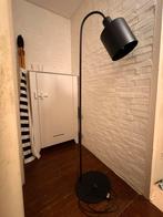 Staande lamp. Zwart staal, Huis en Inrichting, Lampen | Vloerlampen, Ophalen, Modern industrieel., Zo goed als nieuw, Metaal