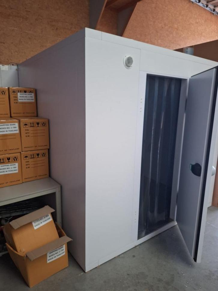 Vriescel 240x300x220 15 m³, Huis en Inrichting, Keuken | Keukenelementen, Gebruikt, 200 cm of meer, 200 cm of meer, 25 tot 50 cm