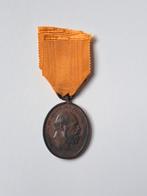 Medaille trouwe dienst IJver en Trouw brons onderscheiding, Verzamelen, Ophalen of Verzenden, Nederland, Lintje, Medaille of Wings