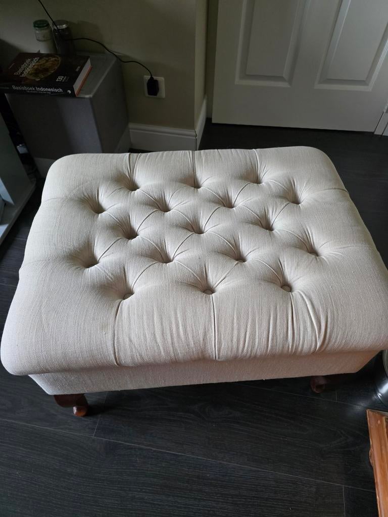 Mooie gecapitonneerde hocker / voetenbank, Ophalen, Klassiek, 50 tot 75 cm, Zo goed als nieuw