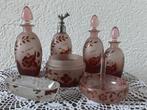 Glazen parfum set ( gesigneerd Carly) jaren ‘20/‘30, Antiek en Kunst, Antiek | Glas en Kristal, Ophalen of Verzenden