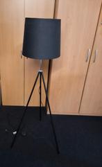 Moderne Driepoot Vloerlamp met Zwarte Kap, Gebruikt, 100 tot 150 cm, Ophalen of Verzenden, Stof