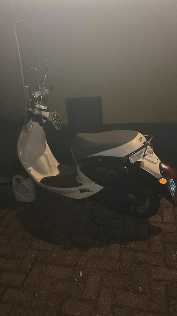 Sym mio zwart wit met cdi met afstandbedienning, Fietsen en Brommers, Overige Fietsen en Brommers, Gebruikt, Ophalen