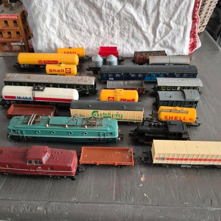 Aangeboden marklin rails en modelhuizen en wagons, Hobby en Vrije tijd, Modeltreinen | Overige schalen, Gebruikt, Rails, Wisselstroom