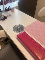 Complete professionele nagelstudio. Tafel met afzuiging, Nail art