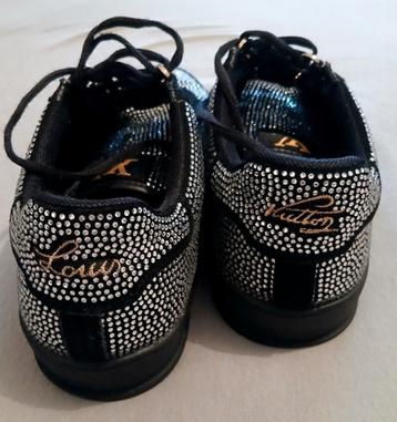 LV Sneakers Strass Maat 43 Nieuwstaat beschikbaar voor biedingen