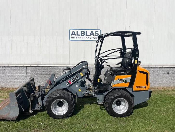 Giant G2200HD Xtra shovel kniklader met Puinbak en lepels, Zakelijke goederen, Machines en Bouw | Kranen en Graafmachines, Wiellader of Shovel