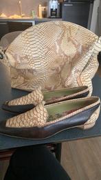 Makkelijke leren instappers met bijbehorend tas., Ophalen of Verzenden, Zo goed als nieuw, Instappers