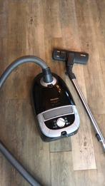 Miele C2 Black Pearl 5000 - 2200W, Ophalen of Verzenden, Zo goed als nieuw