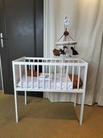 Wiegje compleet met matras, lakens en mobiel, Kinderen en Baby's, Babywiegjes en Ledikanten, Ophalen, Zo goed als nieuw, Wieg
