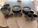 Servies Herman den Blijker 40delig 1 dinerbord en 1 mok mist, Ophalen, Gebruikt, Overige stijlen, Aardewerk