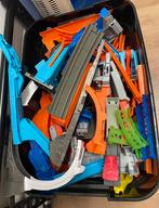 Grote bak met verschillende hot wheels banen, Kinderen en Baby's, Speelgoed | Racebanen, Ophalen of Verzenden, Zo goed als nieuw