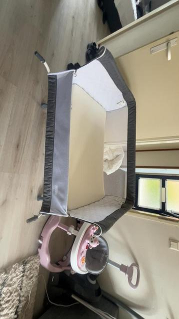 Co-sleeper beschikbaar voor biedingen