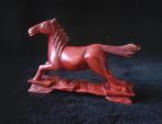 Gallopperend houten paard met glazen ogen..., Ophalen of Verzenden