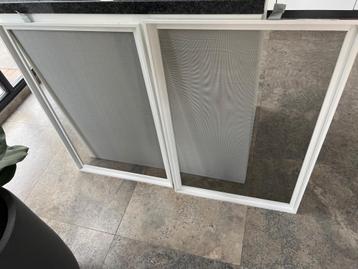 2x Voorzet Hor merk Unilux maat 89,8 bij 58,9 cm zwart gaas. beschikbaar voor biedingen