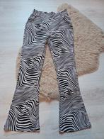 Flared Zebra Broek M/L, Maat 38/40 (M), Zwart, Ophalen of Verzenden, Zo goed als nieuw