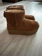 UGG classic, Kleding | Dames, UGG, Zwart, Ophalen of Verzenden, Sneakers of Gympen