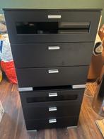 Twee zwarte nachtkastjes, Huis en Inrichting, Kasten | Ladekasten, Ophalen, Gebruikt, 3 of 4 laden, Minder dan 100 cm