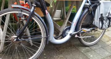 LUXE LAGE INSTAP FIETS,ALLES EROP EN ERAAN IN PRIMA STAAT beschikbaar voor biedingen