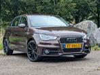 Audi A1 1.2 TFSI 86PK 2012 Rood Sportback Airco Uniek! 17", Auto's, Audi, Voorwielaandrijving, A1, 4 cilinders, Elektrische ramen