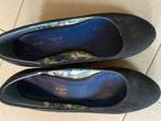 Zwarte suède pumps met sleehak mt 39, Ophalen, Pumps, Zwart, Zo goed als nieuw