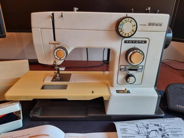 Toyota naaimachine model 5500, Hobby en Vrije tijd, Naaimachines en Toebehoren, Gebruikt, Naaimachine, Overige merken, Ophalen