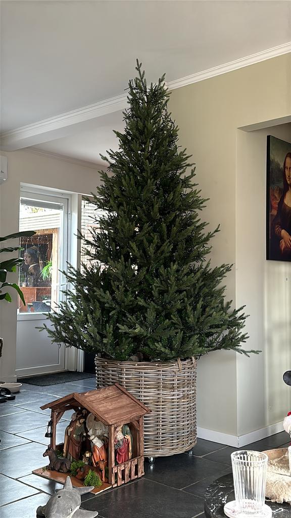 Mooi kunstkerstboom met mand, Diversen, Kerst, Nieuw, Ophalen