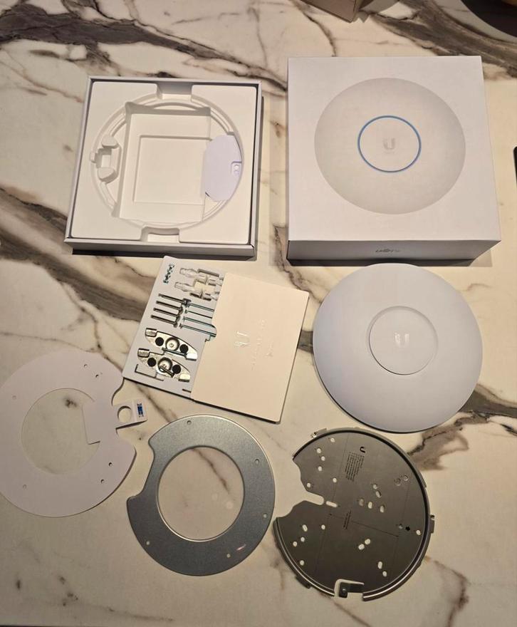 Ubiquiti Unifi 6 Professional Accesspoint, Computers en Software, Accesspoints, Zo goed als nieuw, Ophalen of Verzenden