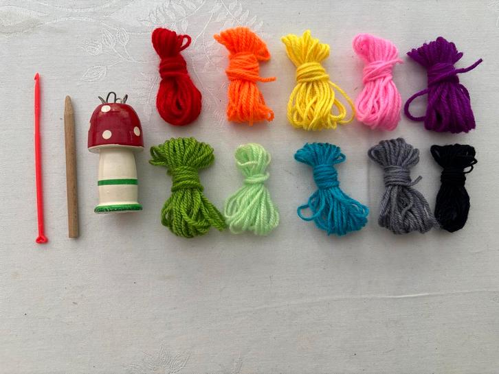 Punnik haken Set houten Paddestoel en 10 kleuren wol!, Hobby en Vrije tijd, Breien en Haken, Zo goed als nieuw, Breien of Haken