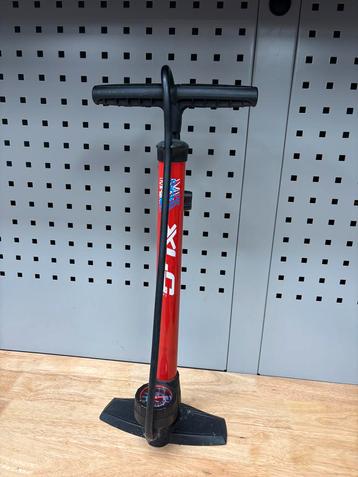 XLC Delta fietspomp met drukmeter beschikbaar voor biedingen