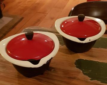 Emaille schaaltjes met deksel beschikbaar voor biedingen