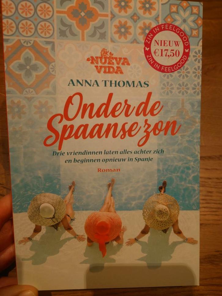 Onder de Spaanse zon - Anna Thomas, Boeken, Romans, Zo goed als nieuw, Nederland, Ophalen of Verzenden
