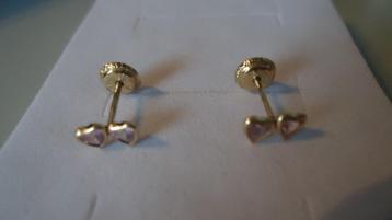 Nieuw 9 karaats gouden meisje oorbellen met rosé hartjes  beschikbaar voor biedingen