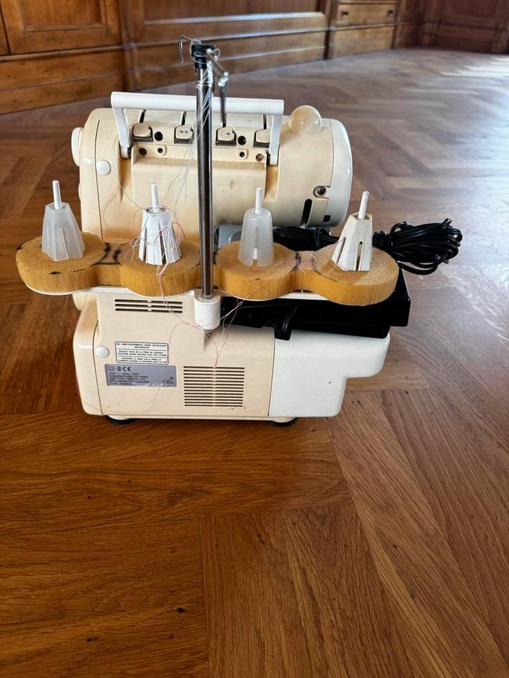 Lockmachine - Perfect voor uw naai projecten, Hobby en Vrije tijd, Naaimachines en Toebehoren, Gebruikt, Lockmachine, Bernina