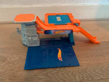 Hot Wheels Sky Base Racebaan Set beschikbaar voor biedingen