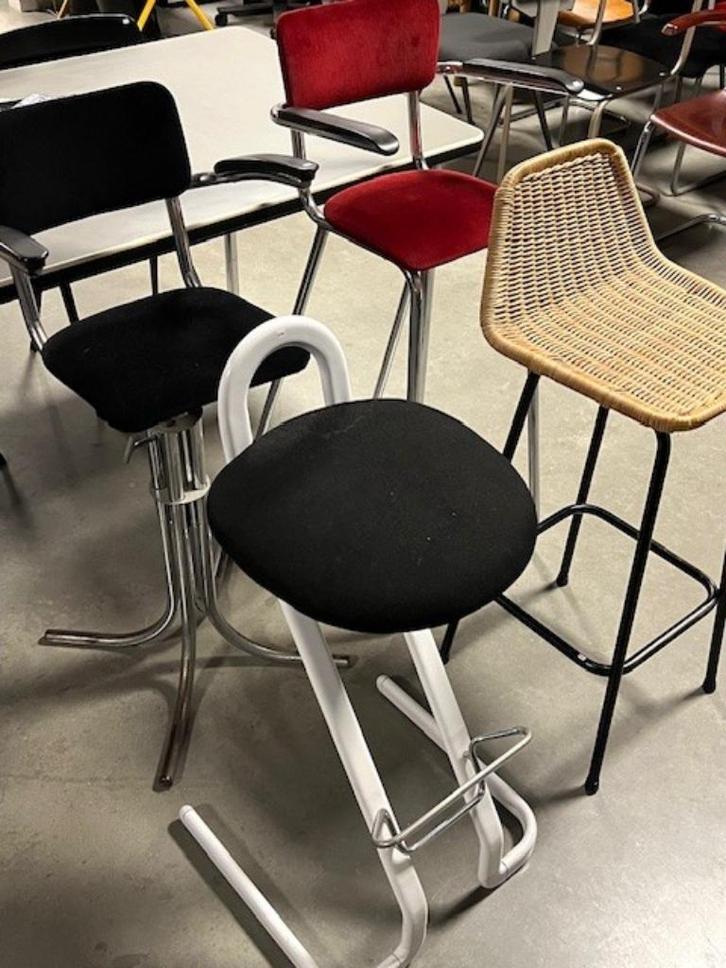 Vintage barkrukken Gispen De Wit Gastone Rinaldi Sliedregt, Huis en Inrichting, Barkrukken, Gebruikt, 60 tot 90 cm, Metaal, Riet