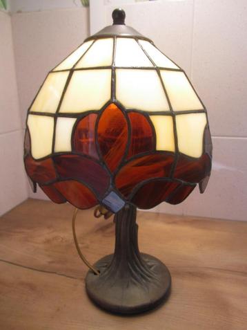 Tiffany tafellamp beige met bruine rand beschikbaar voor biedingen