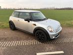 Mini cooper  2007 Grijs nieuwe apk en meer, Auto's, Voorwielaandrijving, 4 stoelen, 49 €/maand, 500 kg