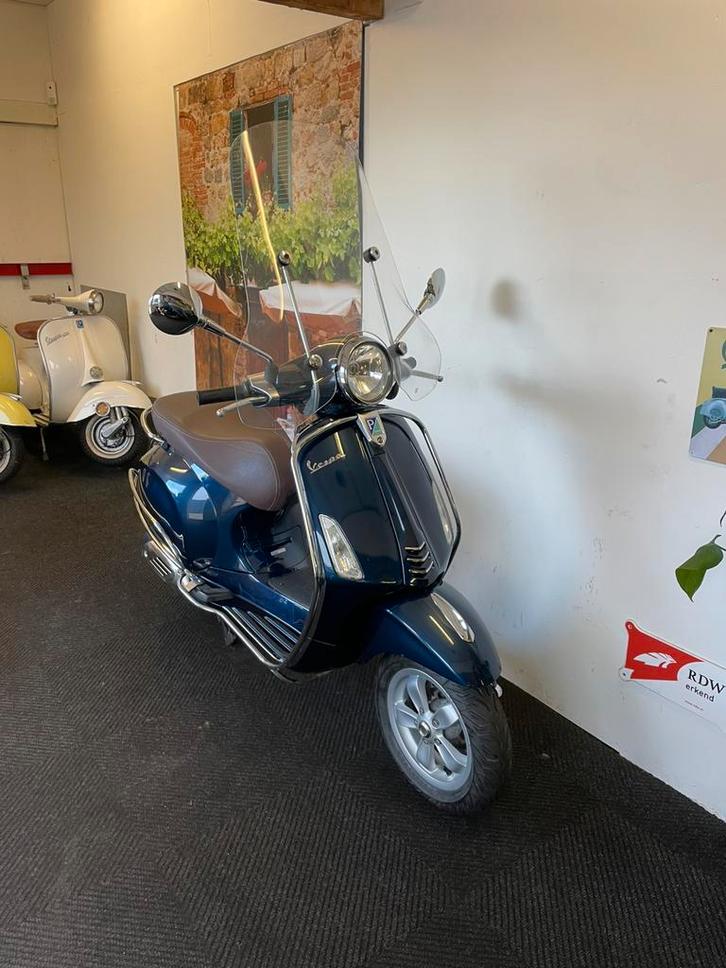 Vespa Primavera 50 4V // 2015 // Midnight Blue // Brom 45KM, Fietsen en Brommers, Scooters | Vespa, Zo goed als nieuw, Overige modellen