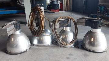 4stuks echte originele fabriekshal lampen, geen namaak. beschikbaar voor biedingen