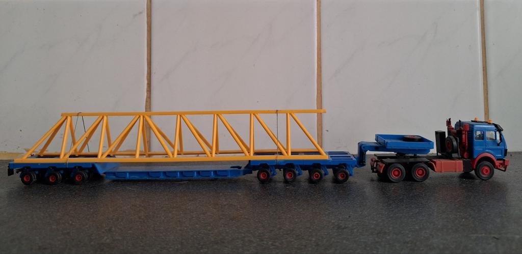 Kibri vrachtwagens met dieplader, 1:87, Hobby en Vrije tijd, Modelauto's | 1:87, Ophalen, Gebruikt, Bus of Vrachtwagen, Overige merken