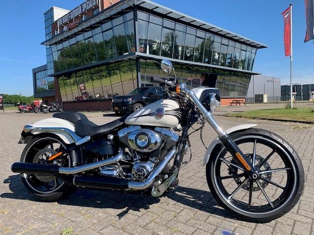 Harley-Davidson FXSB BREAKOUT SOFTAIL (bj 2014), Motoren, Motoren | Harley-Davidson, Dopplerlaan 26
9207 HC  Drachten, NL, H-D Benelux B.V.